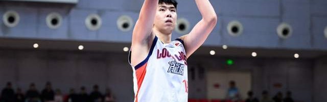 10投狂砍21分11板4帽！这才是CBA顶级大中锋，广州靠他冲击季后赛|男篮|广州男篮|徐昕|南京同曦|赛季_新浪体育_新浪新闻