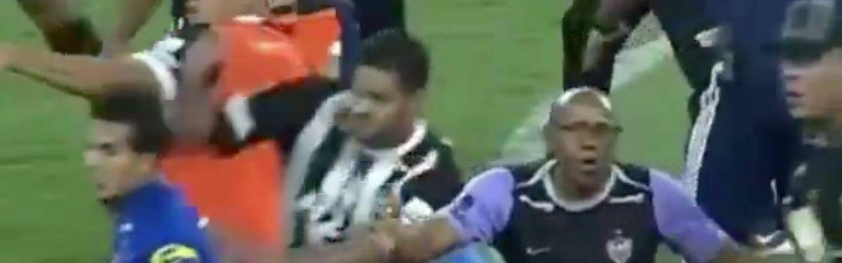 九游游戏中心-足坛罕见暴力群殴！终场前30秒爆发大乱斗，23人集体被驱逐